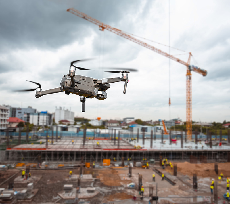 Drone inspecionando obras